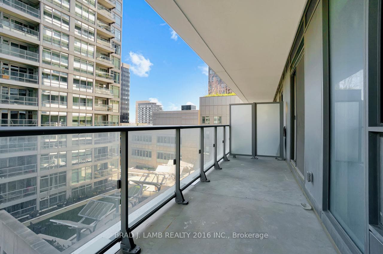 2221 Yonge Street Unit 605 photo 12