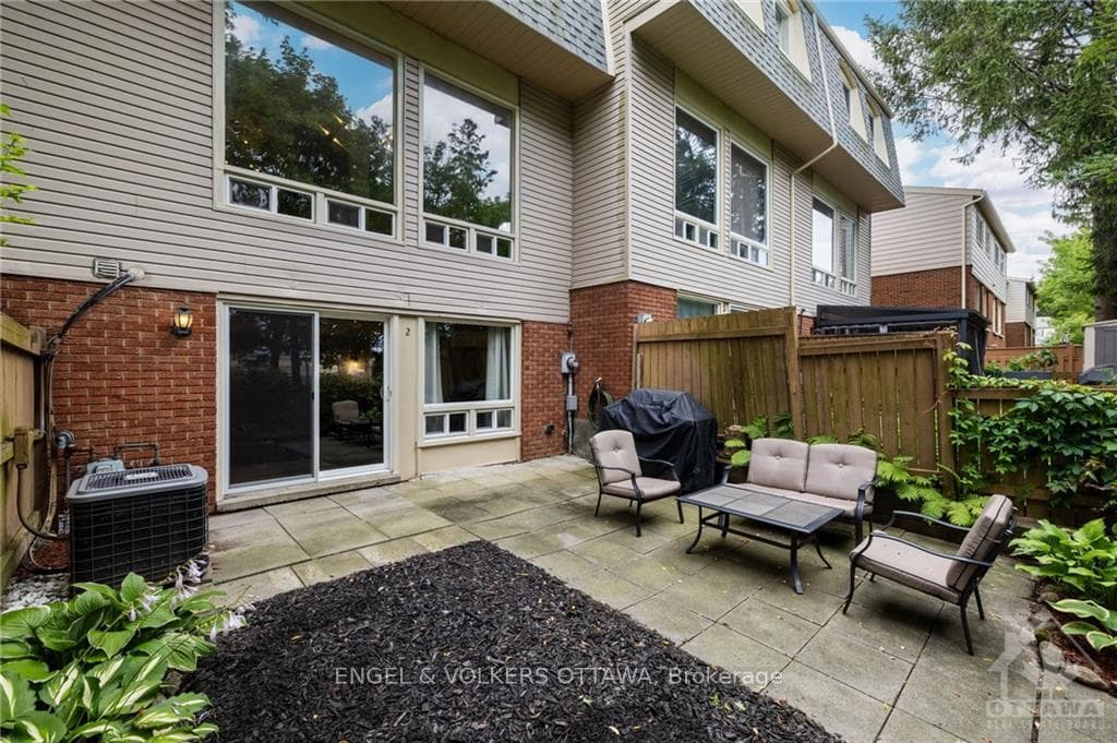 2415 SOUTHVALE Crescent Unit 2 photo 27