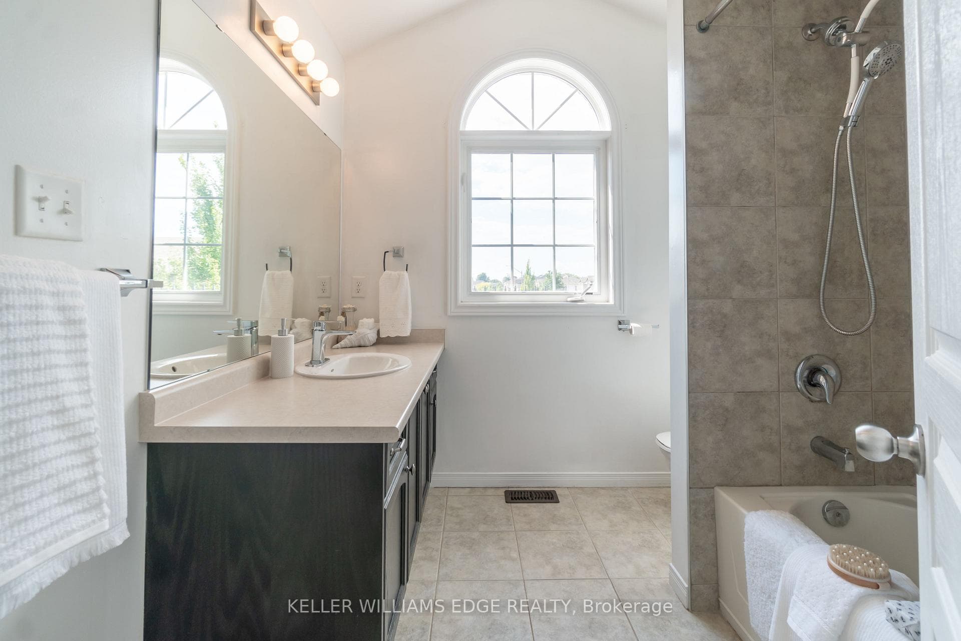 187 Penny Lane photo 27