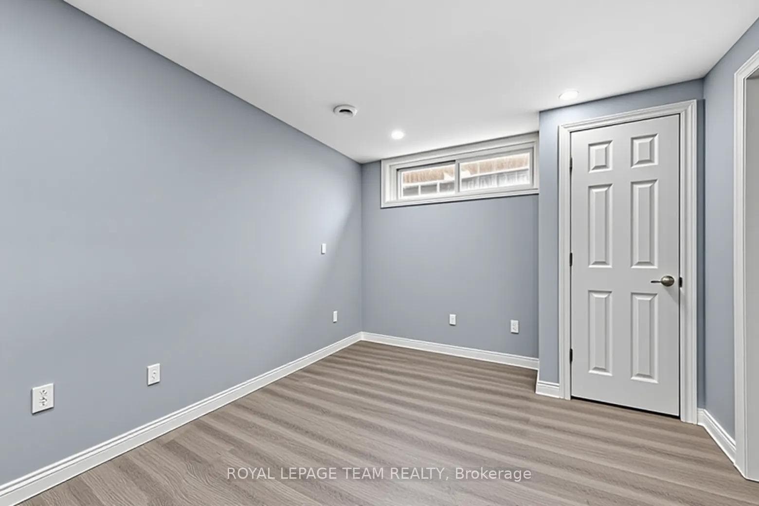 Virtually Removed furnishings & Decor