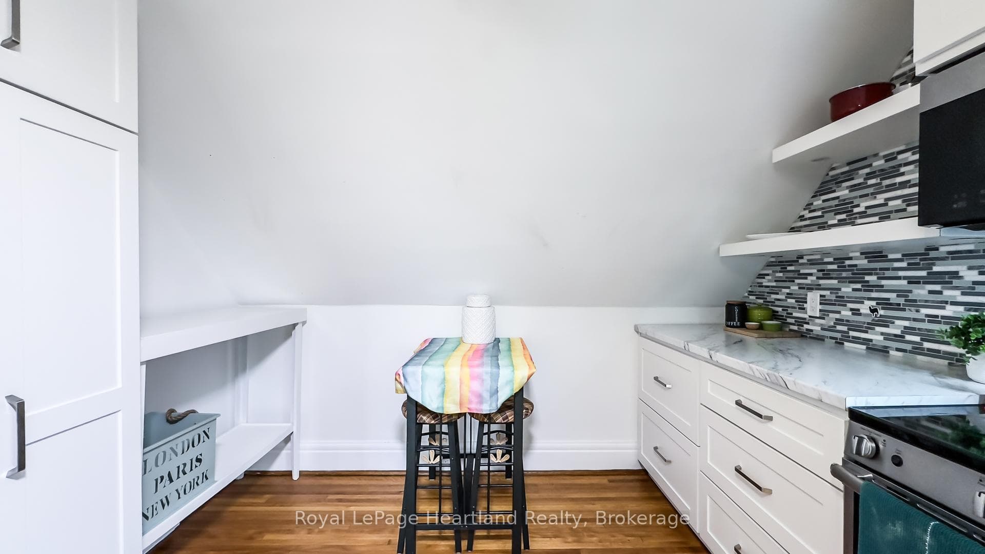 132 Elgin Avenue photo 34