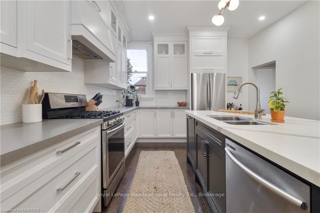 107 ELGIN Street photo 11