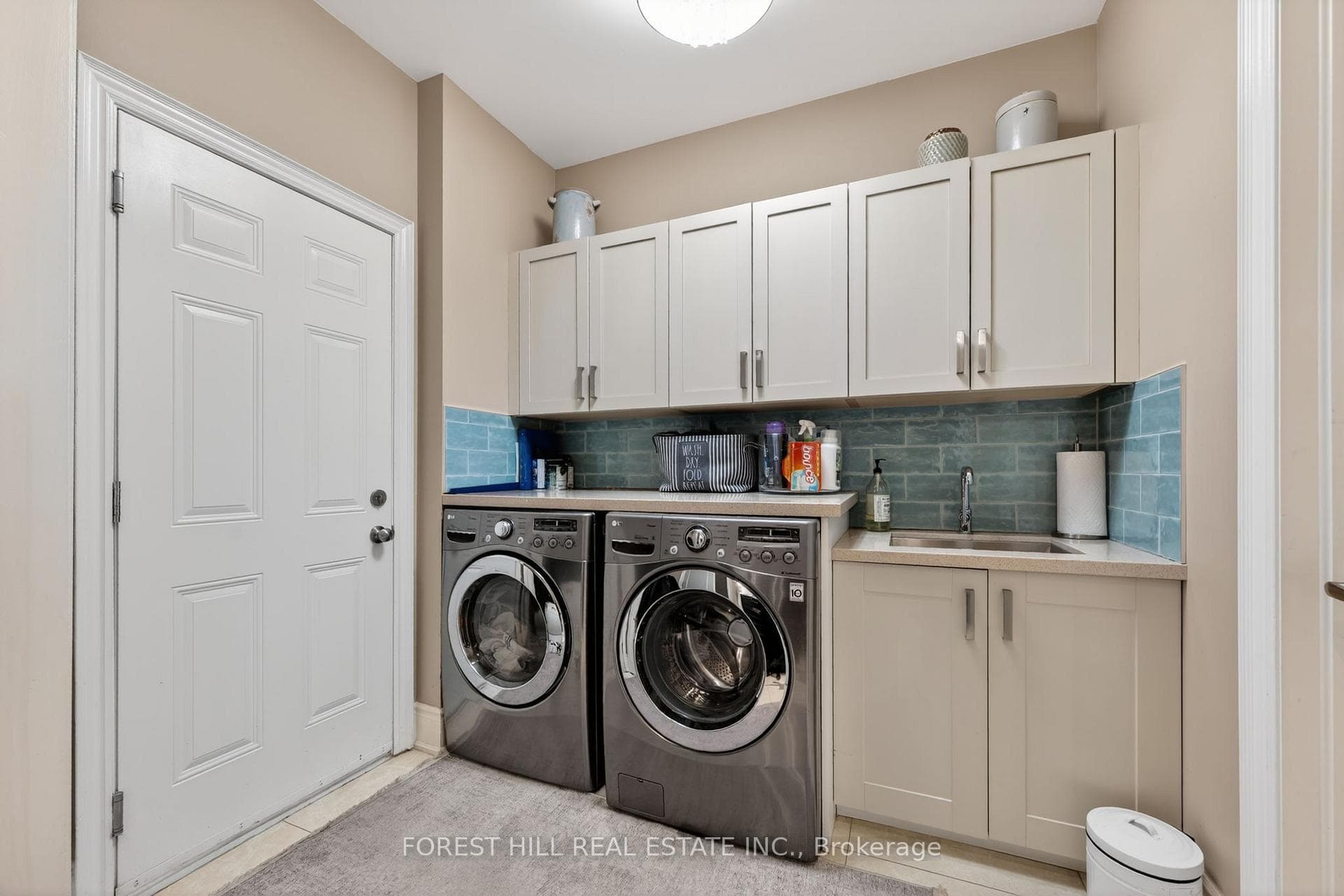 111 Vines Place photo 11