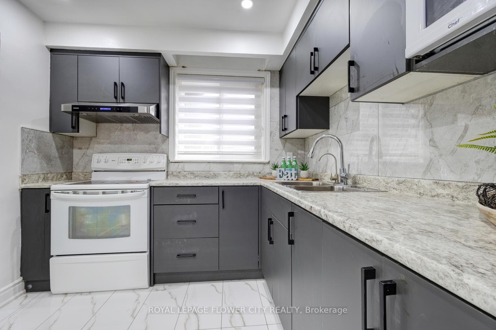 435 Silverstone Drive Unit 19 photo 20