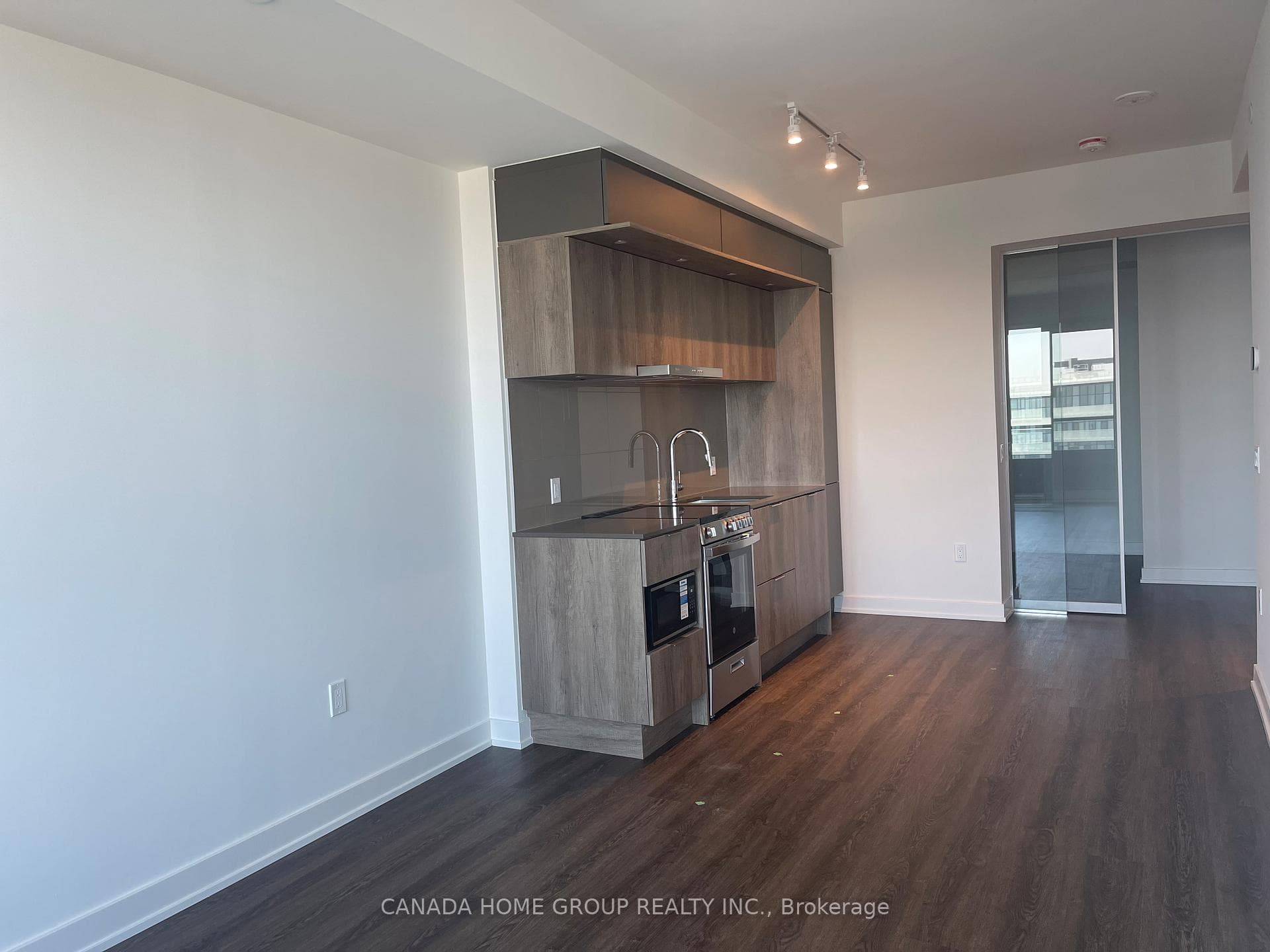 448 Burnhamthorpe Road Unit 6306 photo 8