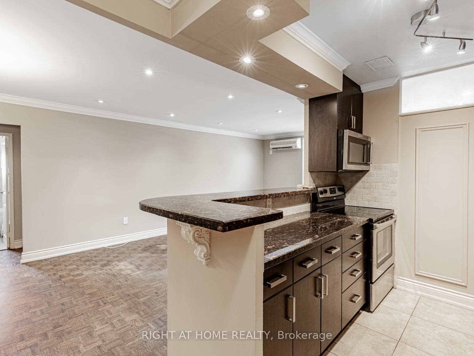 71 Jonesville Crescent Unit 104 photo 6