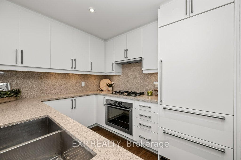 3500 Lakeshore Road Unit 520 photo 32