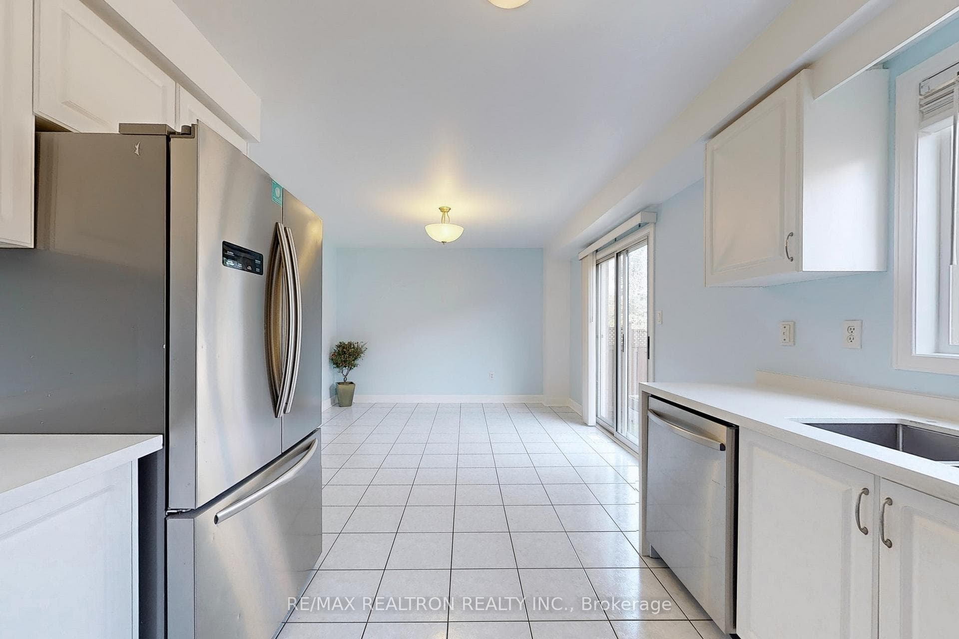 211 Red Maple Road photo 10