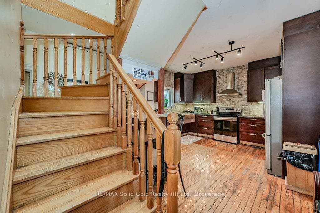 1027 Doering Street photo 8