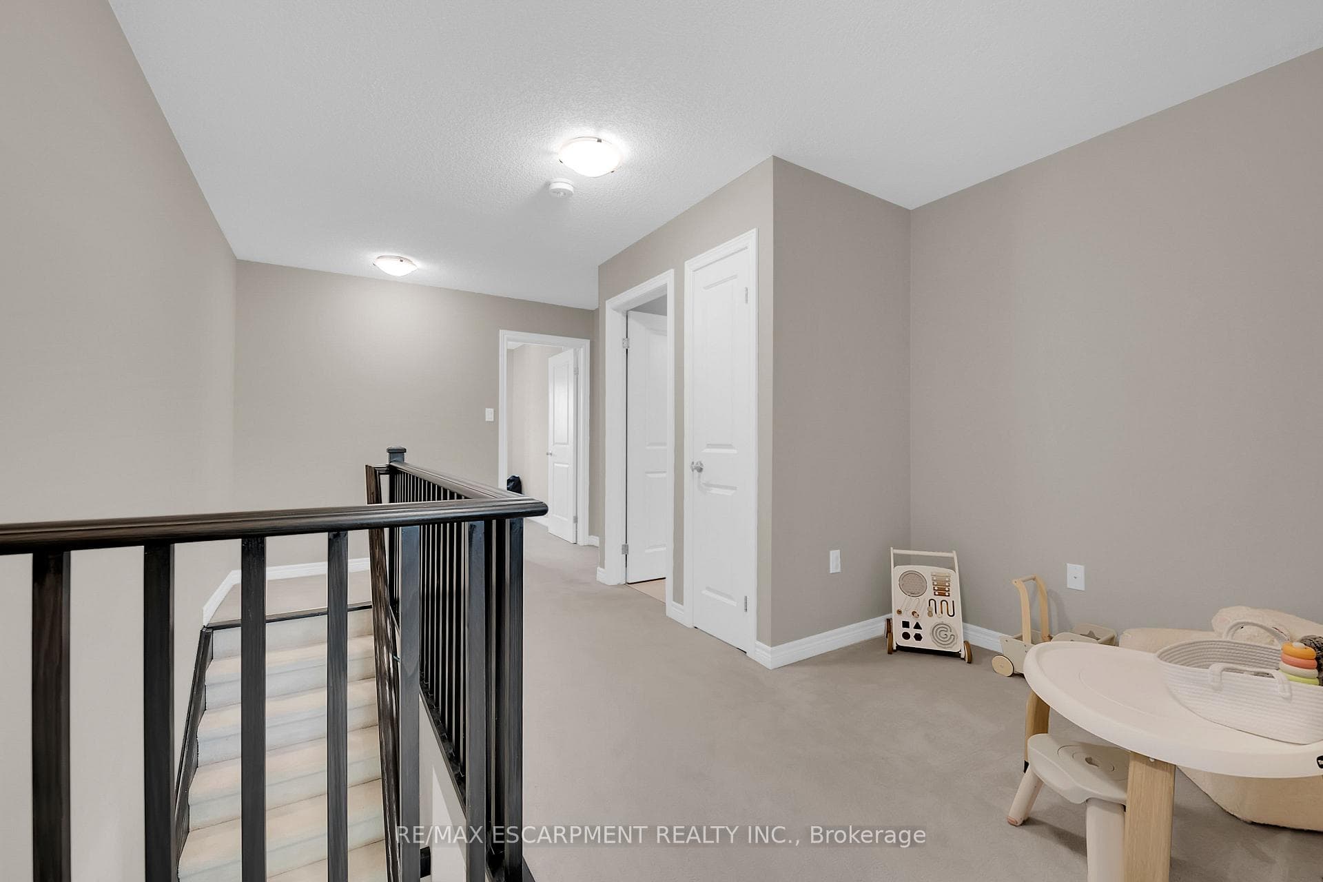 137 Kinsman Drive photo 31