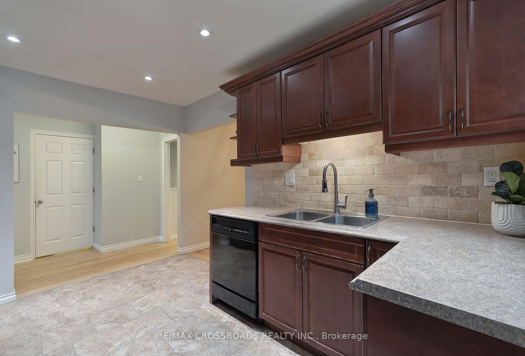 867 Zator Avenue photo 7