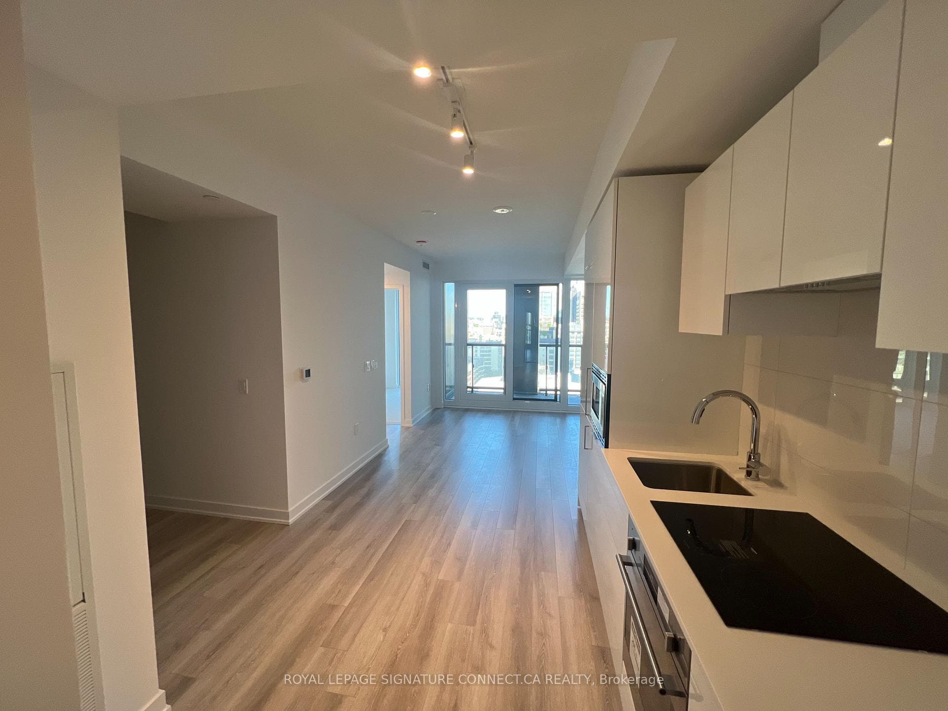 238 Simcoe Street Unit 1601 photo 1