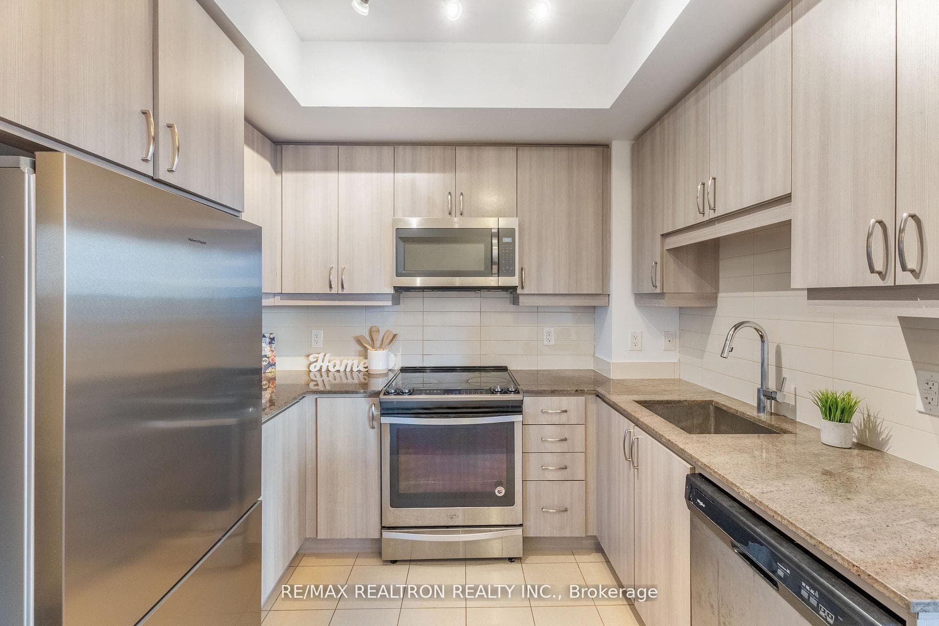 9205 Yonge Street Unit 501 photo 3