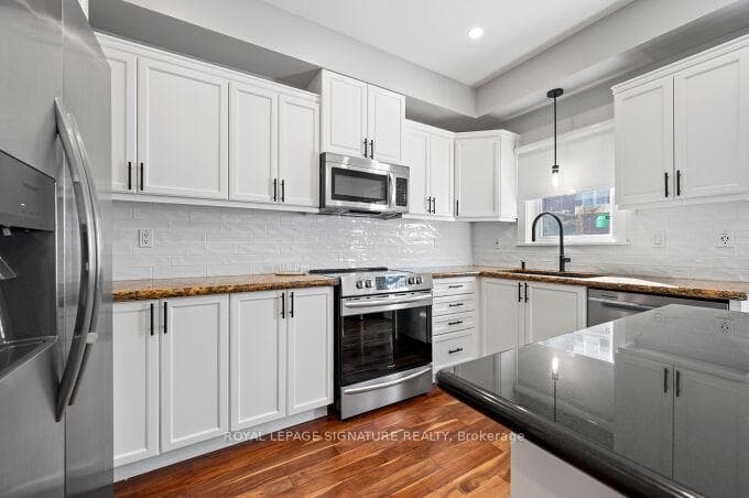 435 Hensall Circle Unit 30 photo 12
