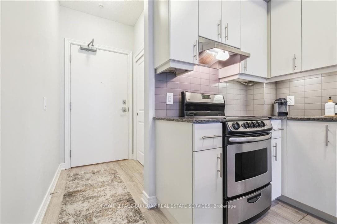 10 Esplanade Lane Unit 215 photo 7