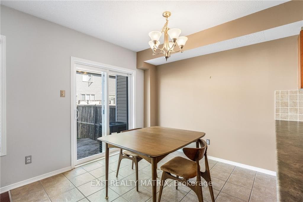 1119 BRASSEUR Crescent photo 16