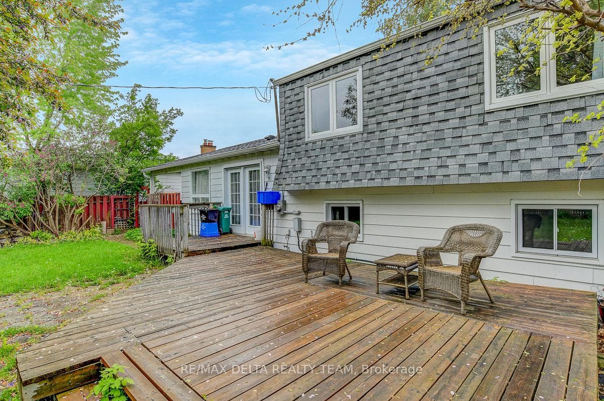 397 Phoenix Crescent photo 35