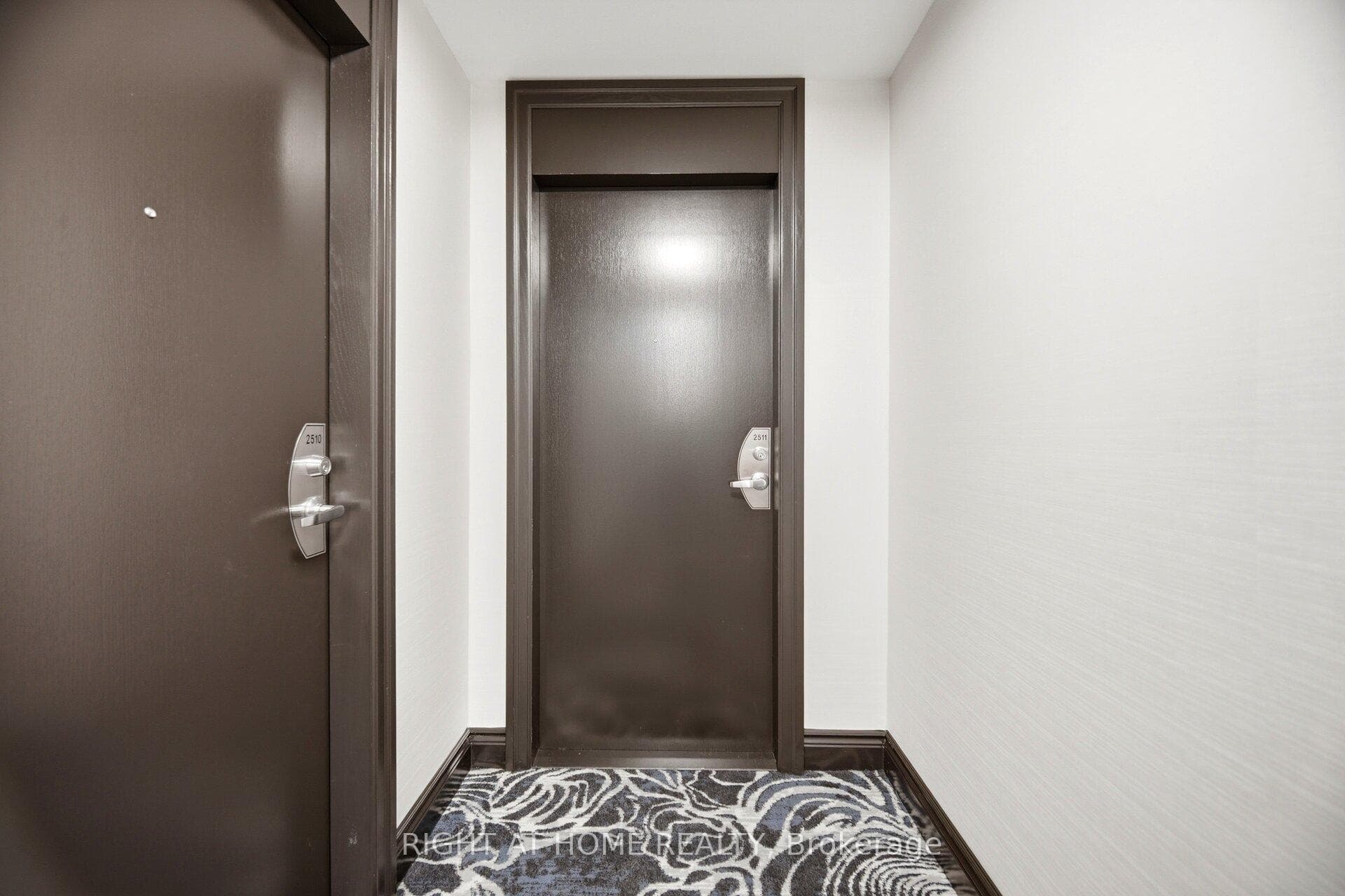 19 Grand Trunk Crescent Unit #2511 photo 9