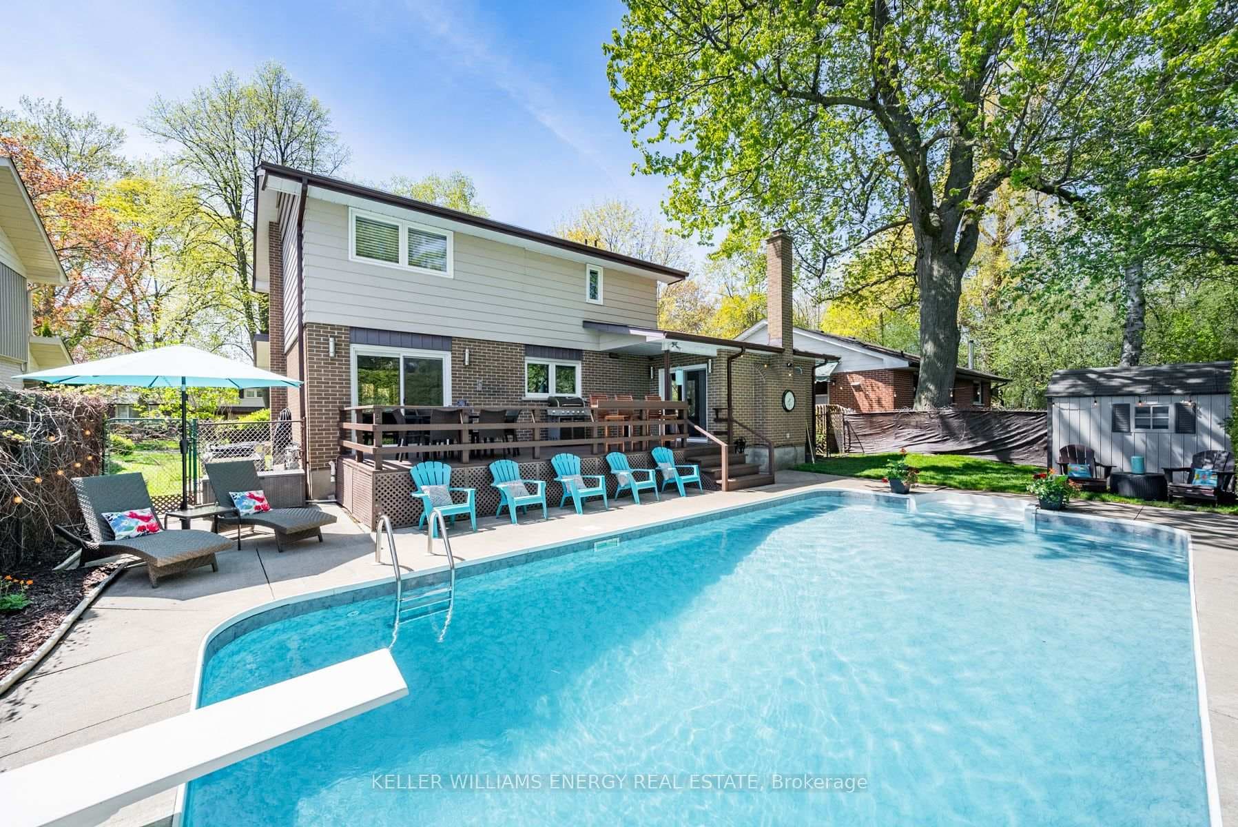 887 Glenbrook Street photo 29