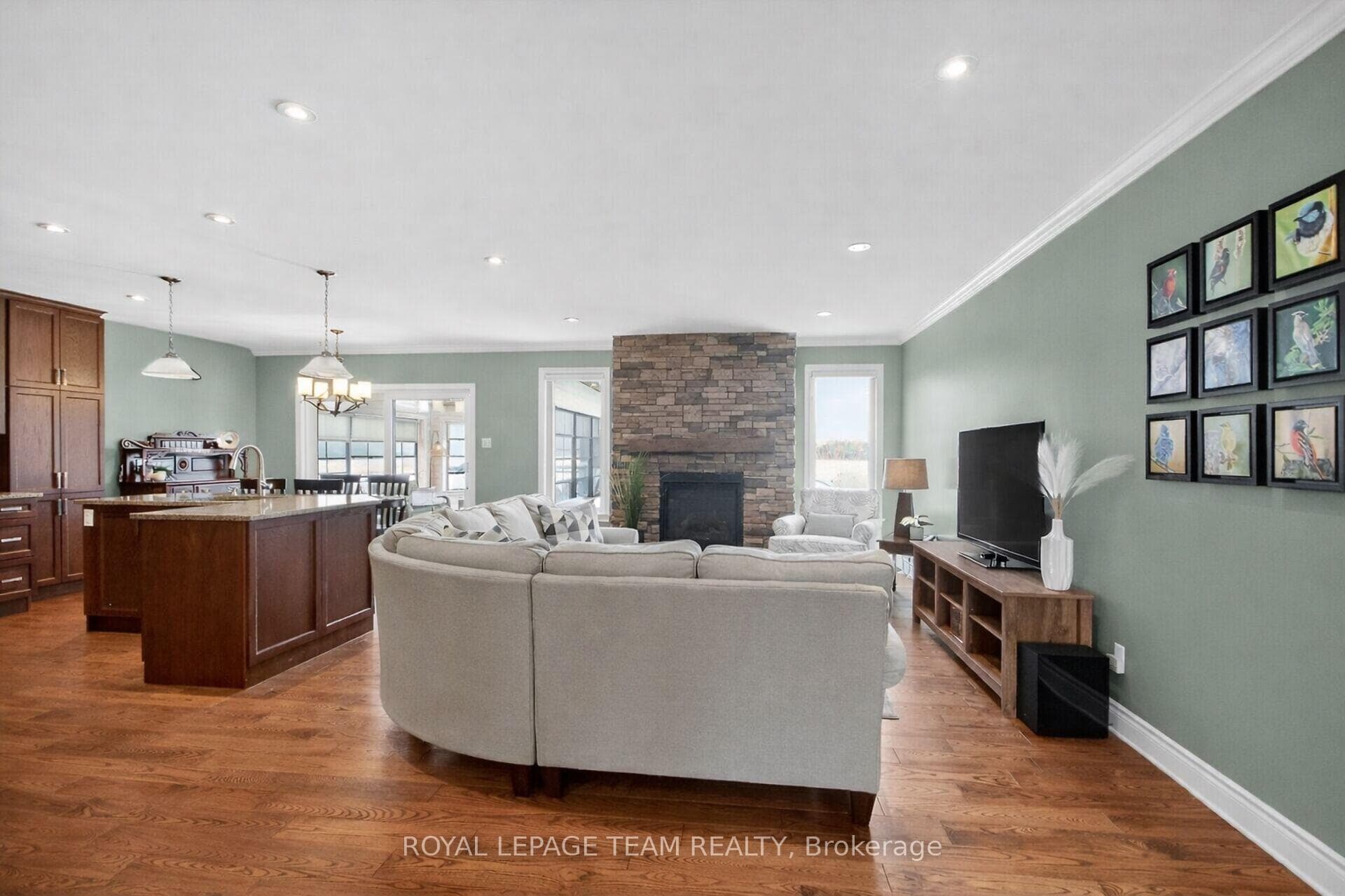 Glorious main level layout