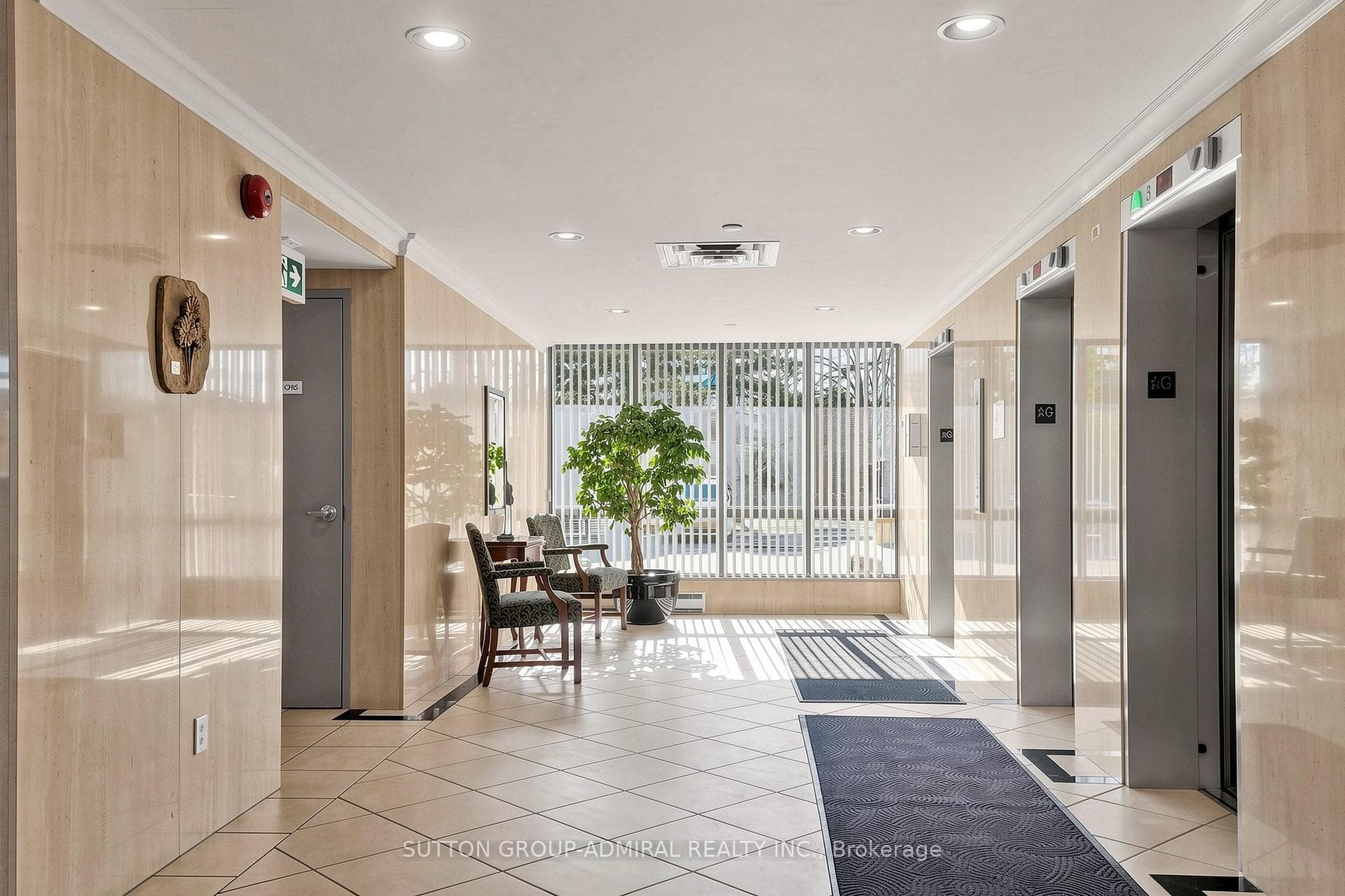 8111 Yonge Street Unit 1809 photo 6