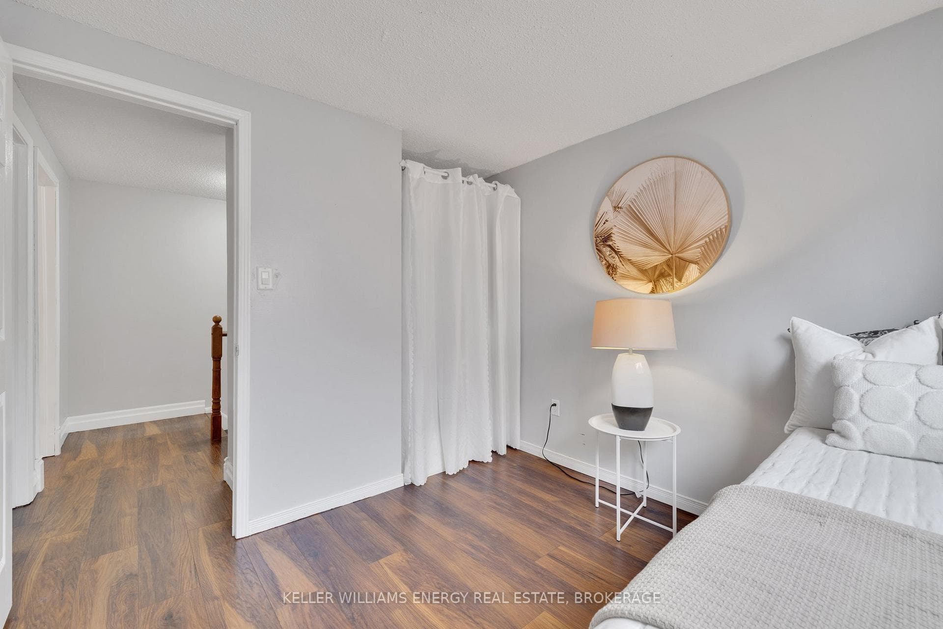 543 Lancelot Crescent photo 12