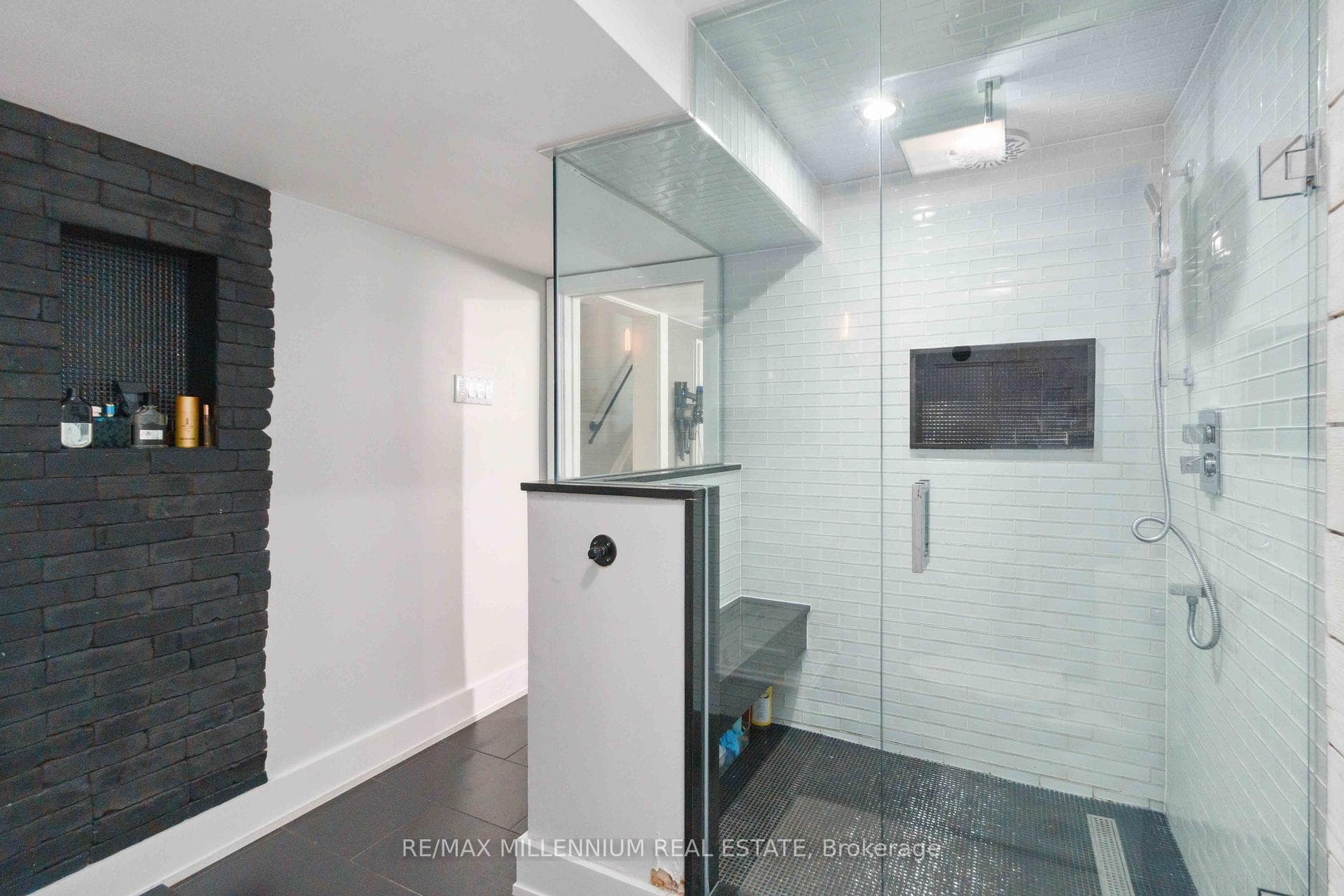 250 Daphne Avenue photo 37