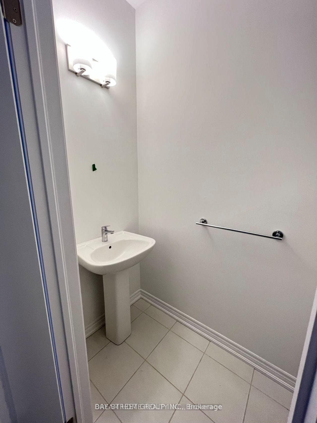 8 Brofarm Lane photo 9