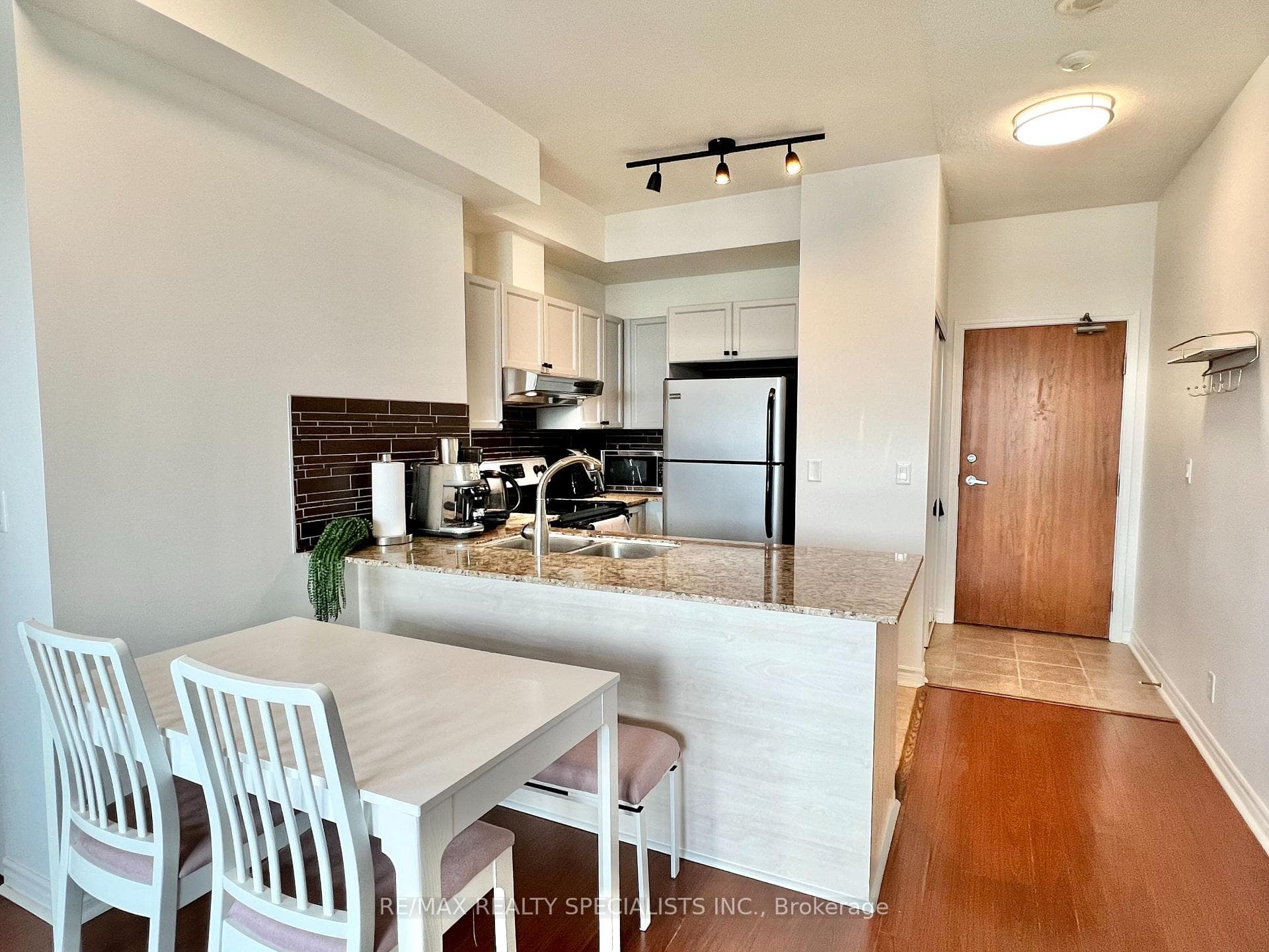 33 Elm Drive Unit 2505 photo 3