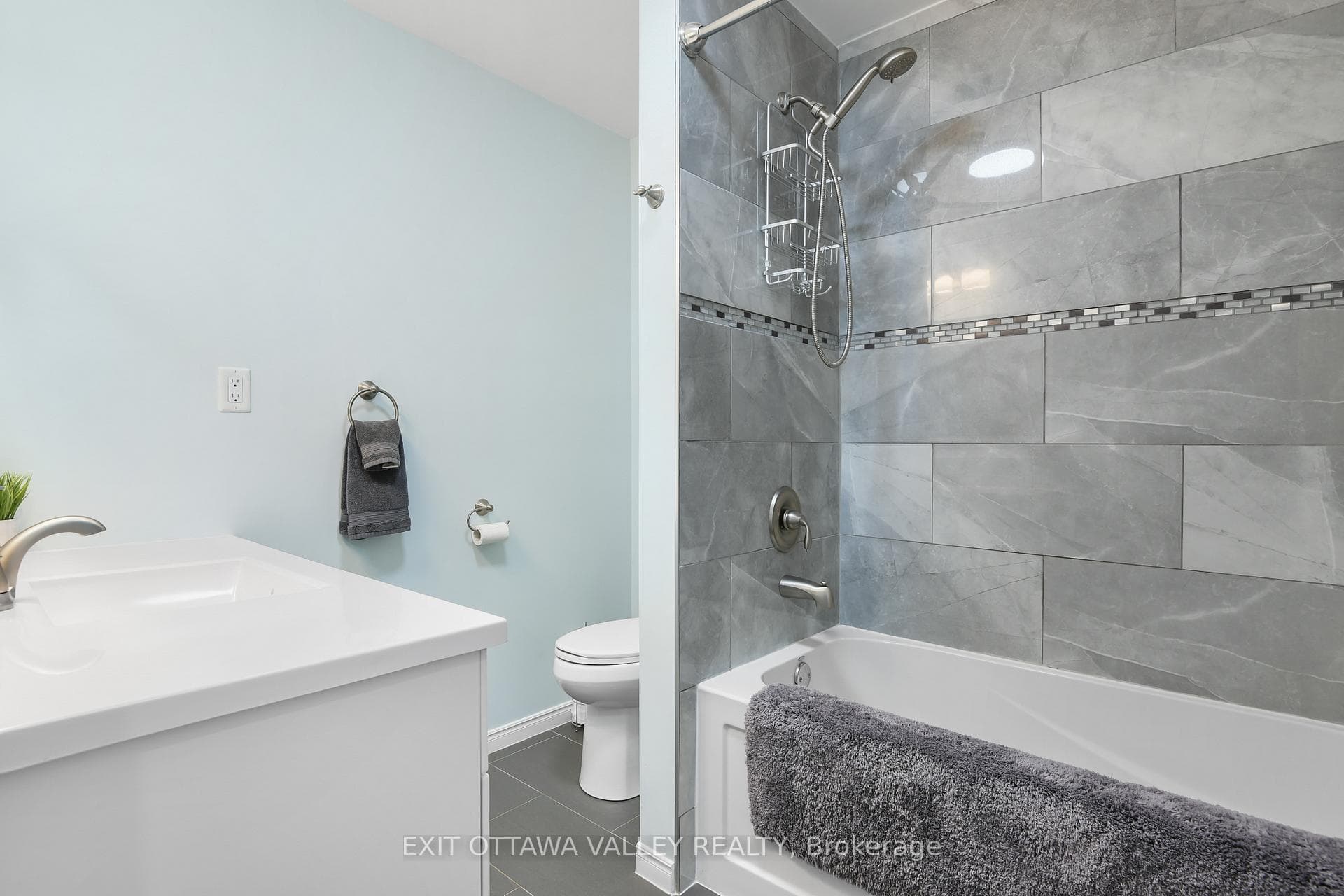 main level 4 piece bath