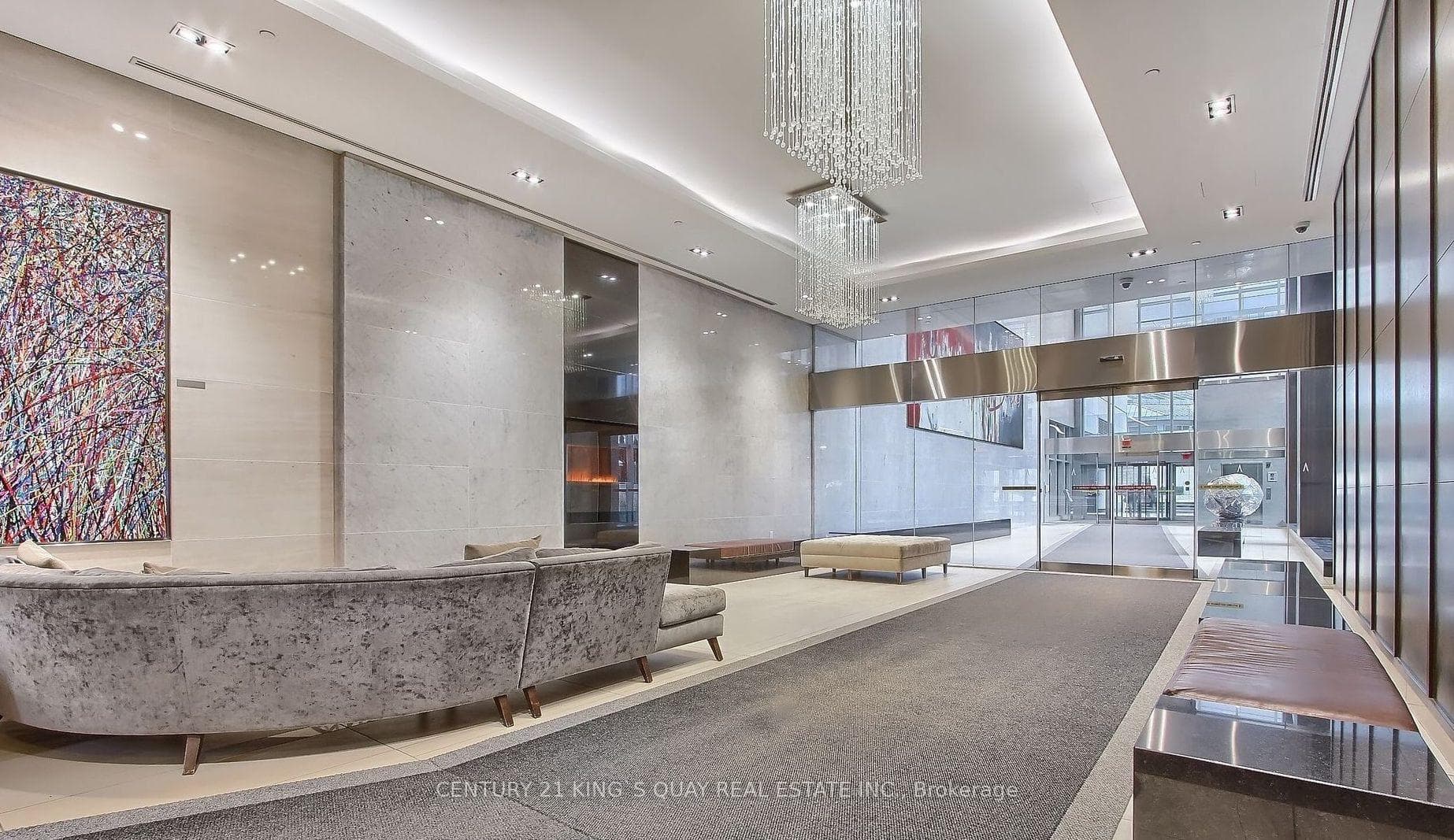 386 Yonge Street Unit 5610 photo 3