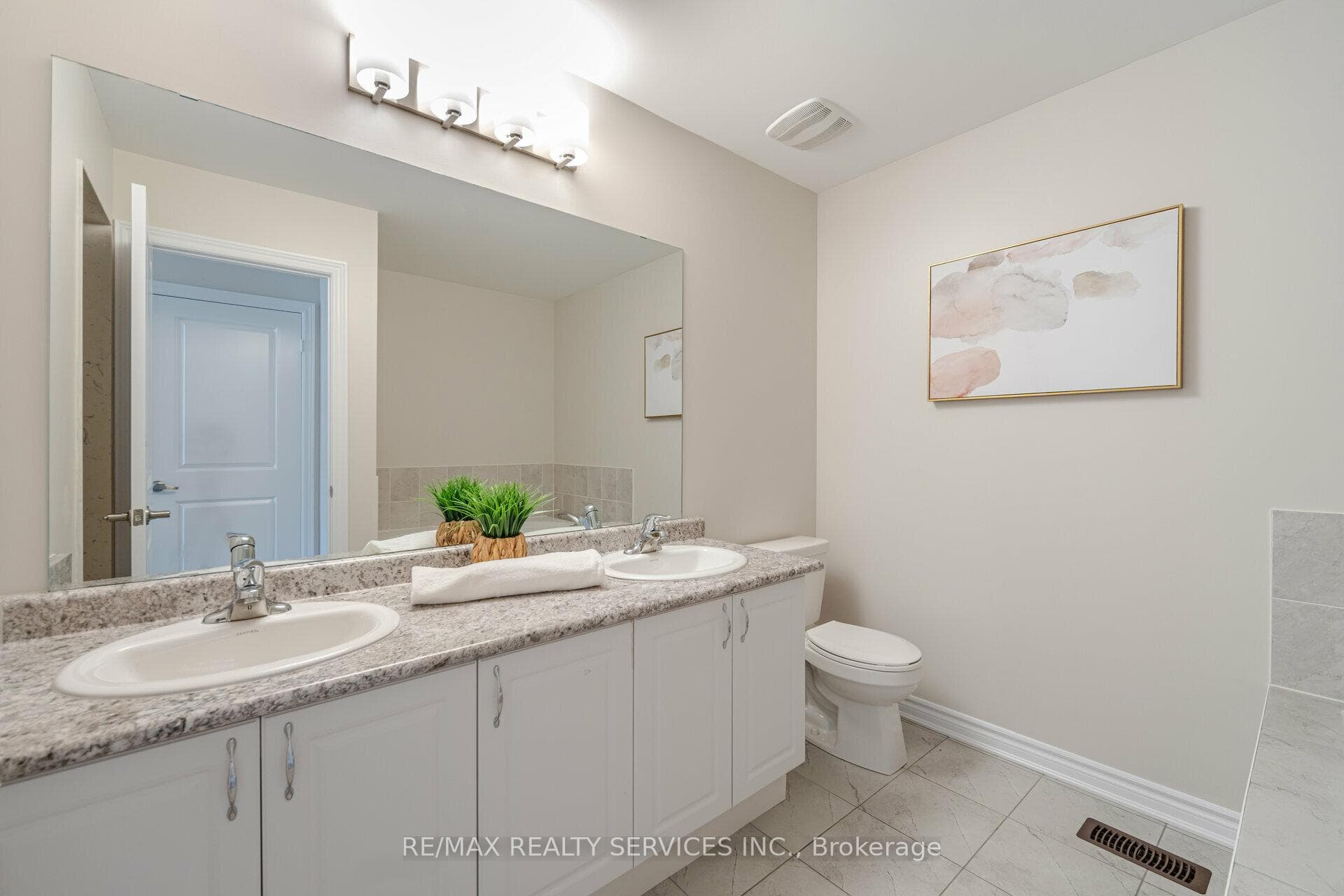 112 Royal Fern Crescent photo 22
