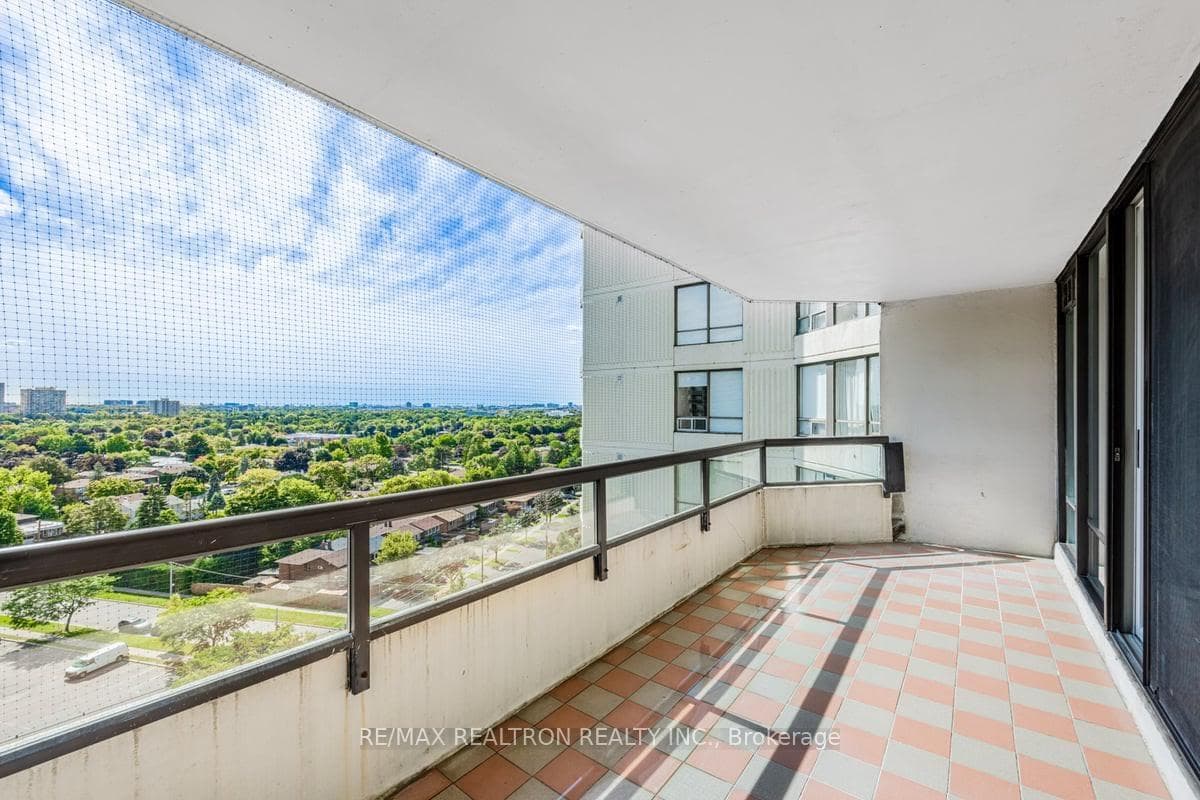 1121 Steeles Avenue Unit 1412 photo 19