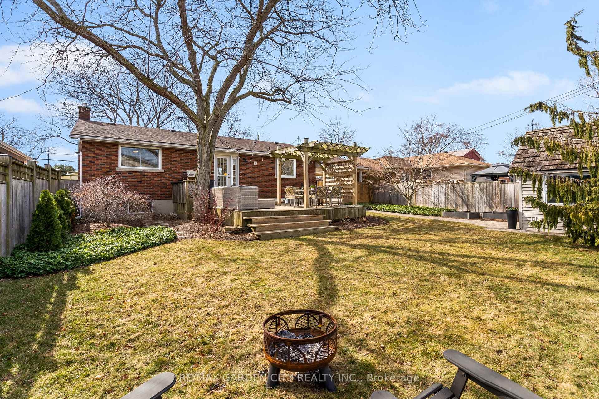 4881 Cherrywood Drive photo 32
