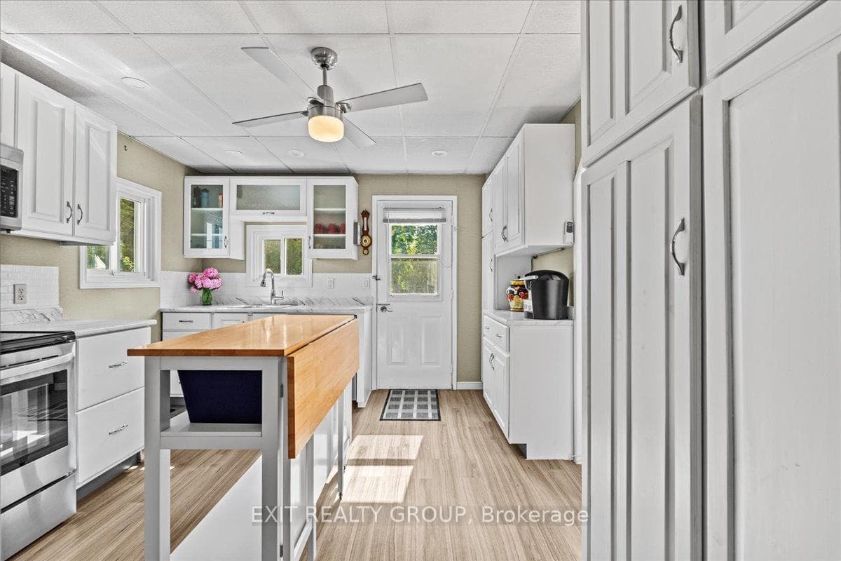 76 Prince Of Wales Drive photo 17