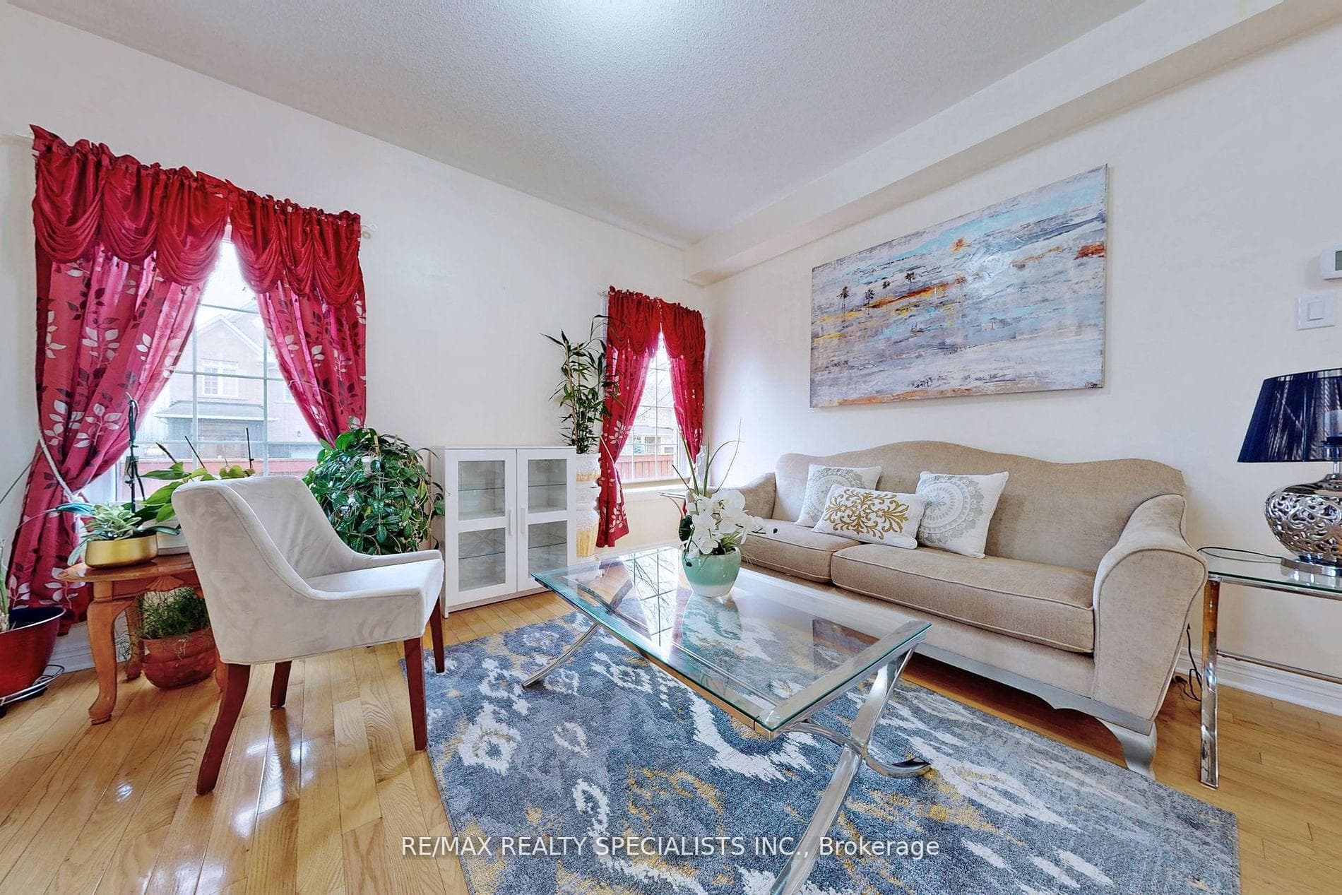 37 Versailles Crescent photo 3