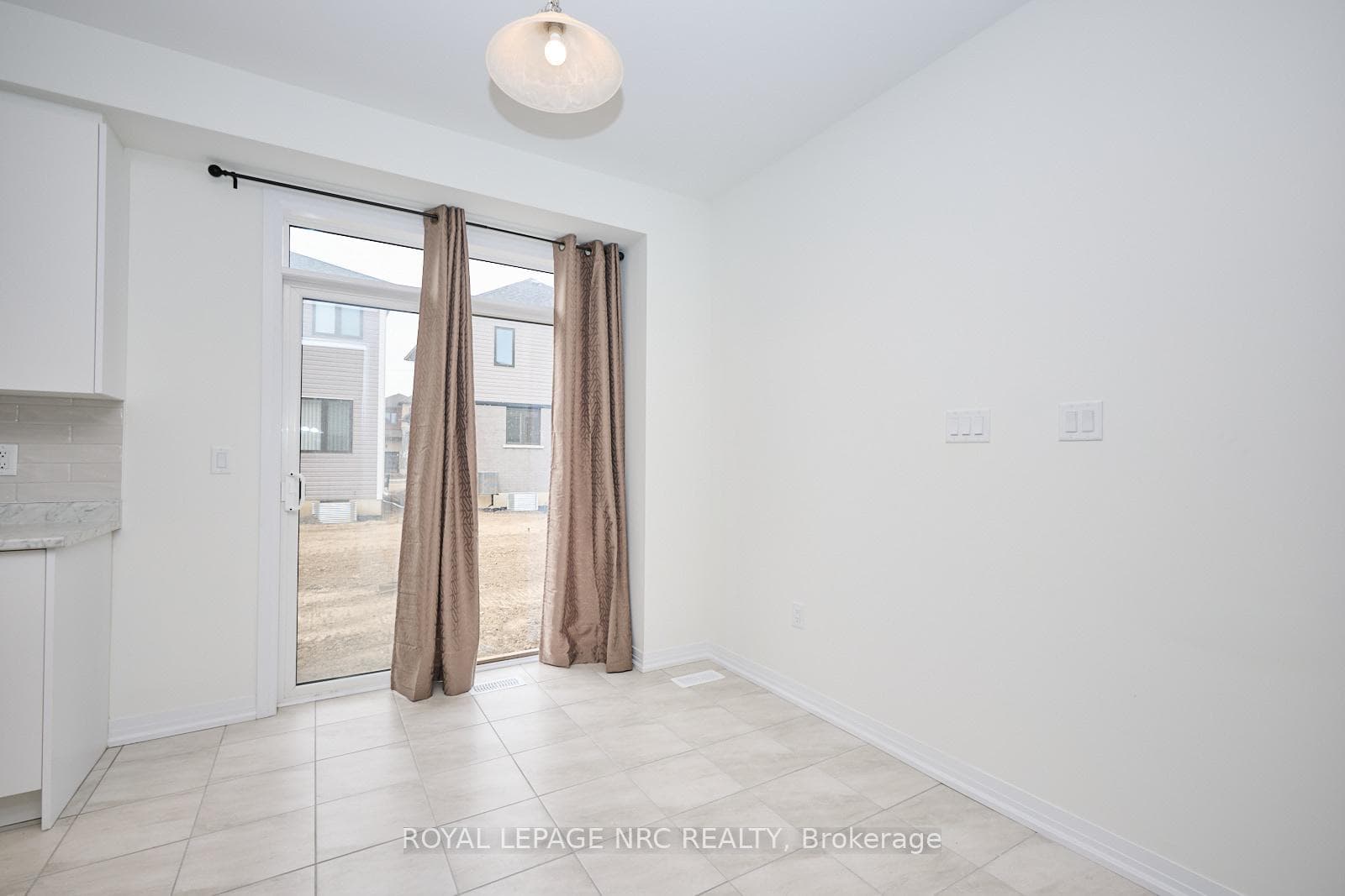 10 Heritage Way photo 12