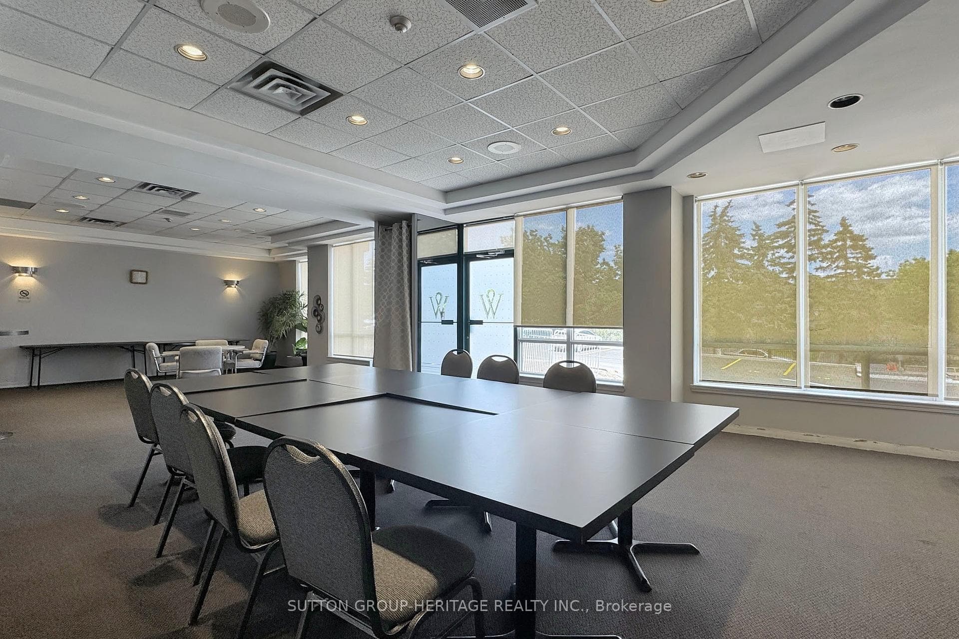 711 Rossland Road Unit 904 photo 28