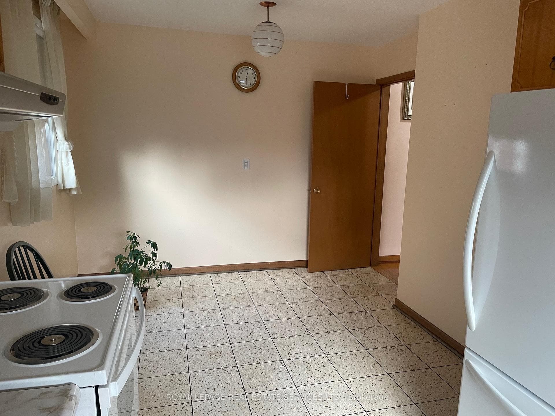 66 Evans Avenue photo 11