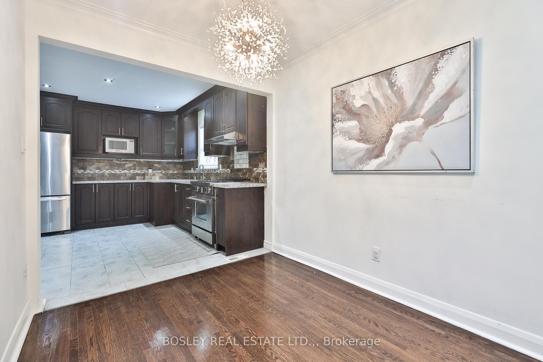 136 Regina Avenue photo 11