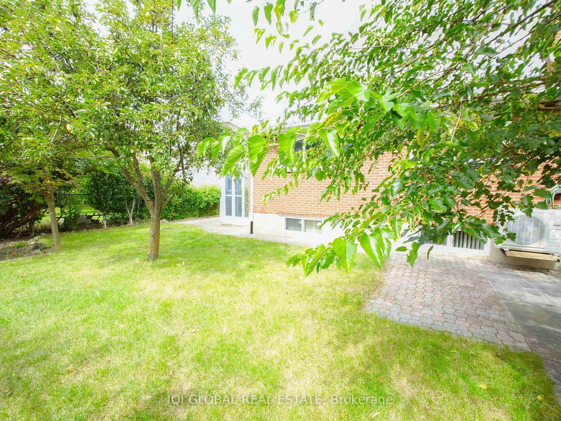 105 Empringham Crescent photo 26