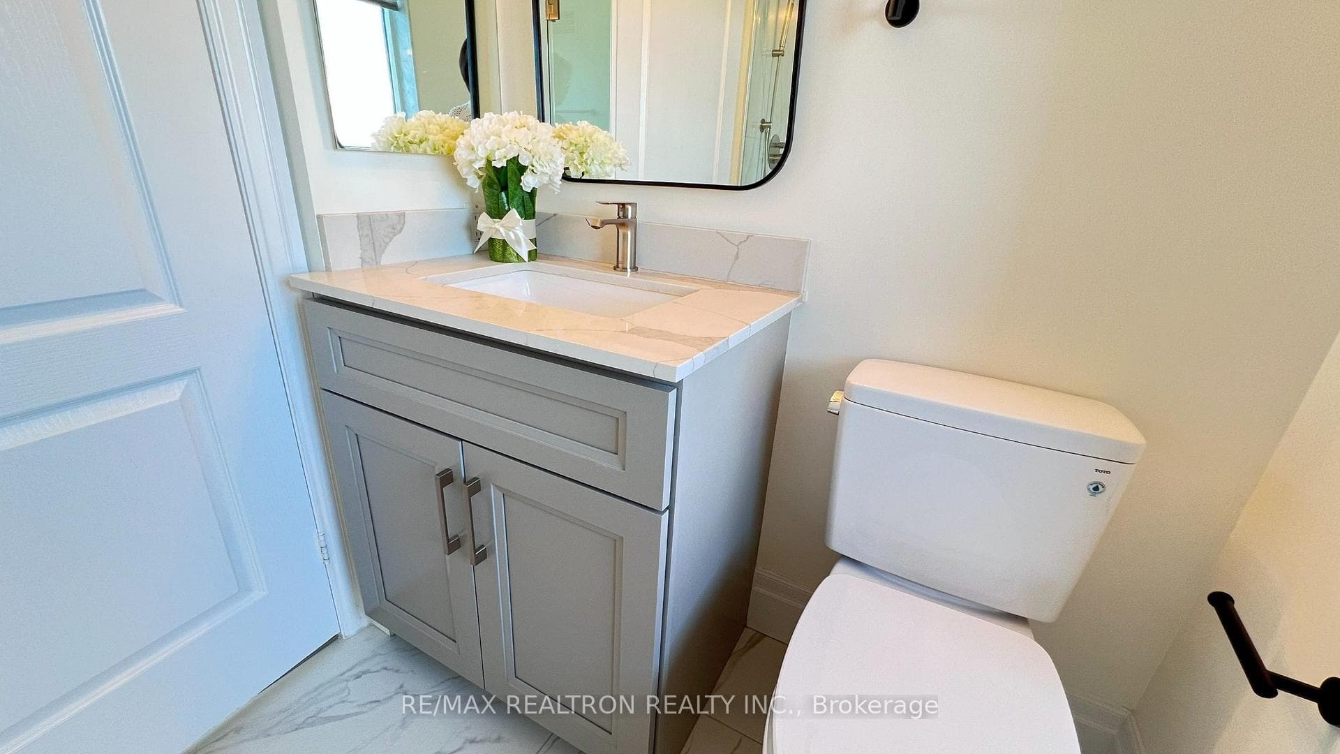 Master Bedroom Bathroom