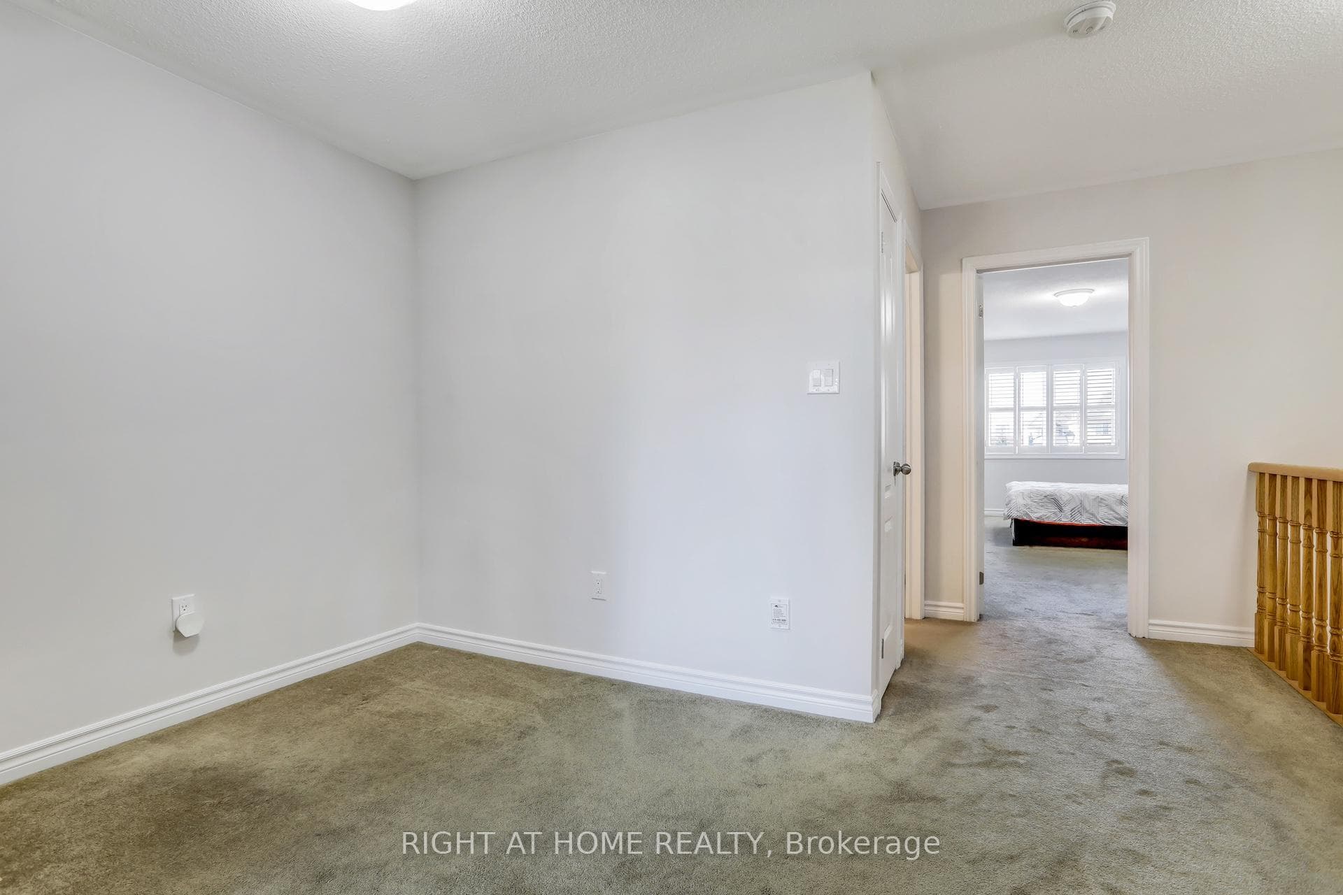 746 Agnew Crescent photo 13