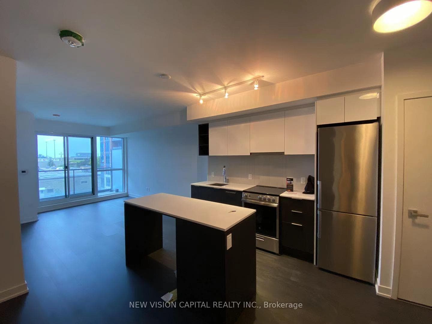 31 Tippett Road Unit 430 photo 4