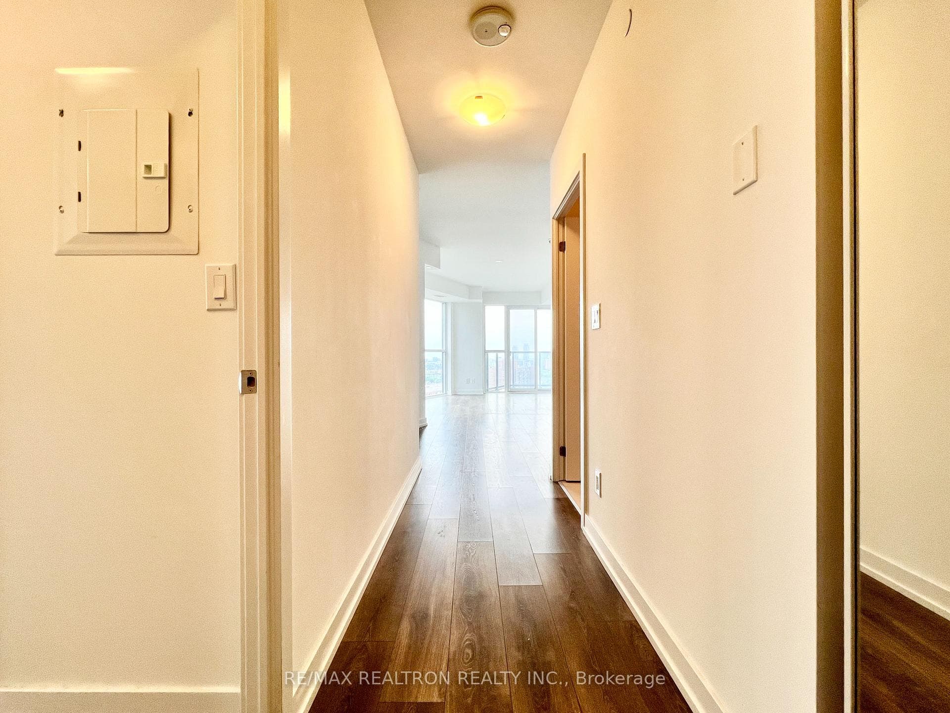 159 Wellesley Street Unit 1204 photo 2