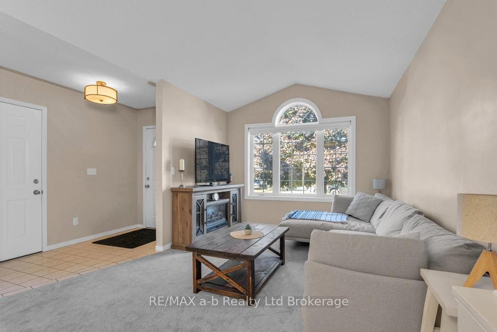 32 Magnolia Drive photo 2