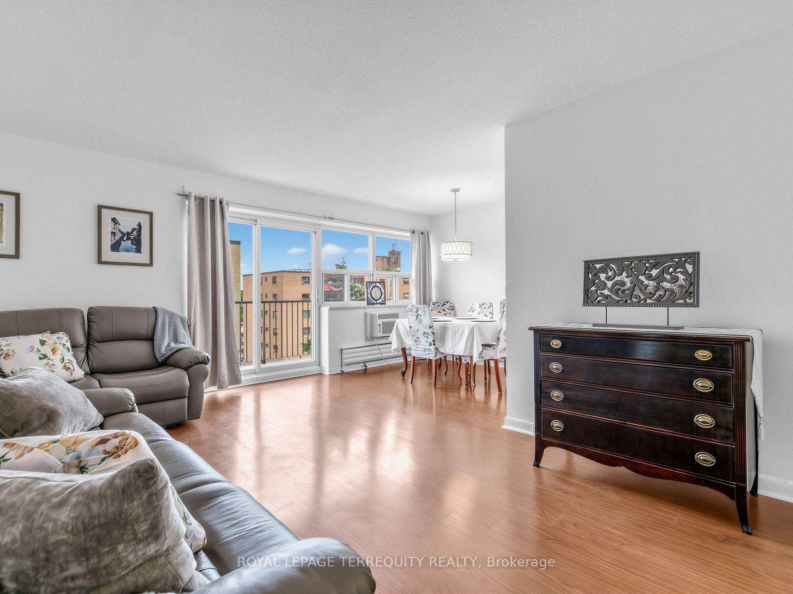 8 Kingsbridge Court Unit 404 photo 2