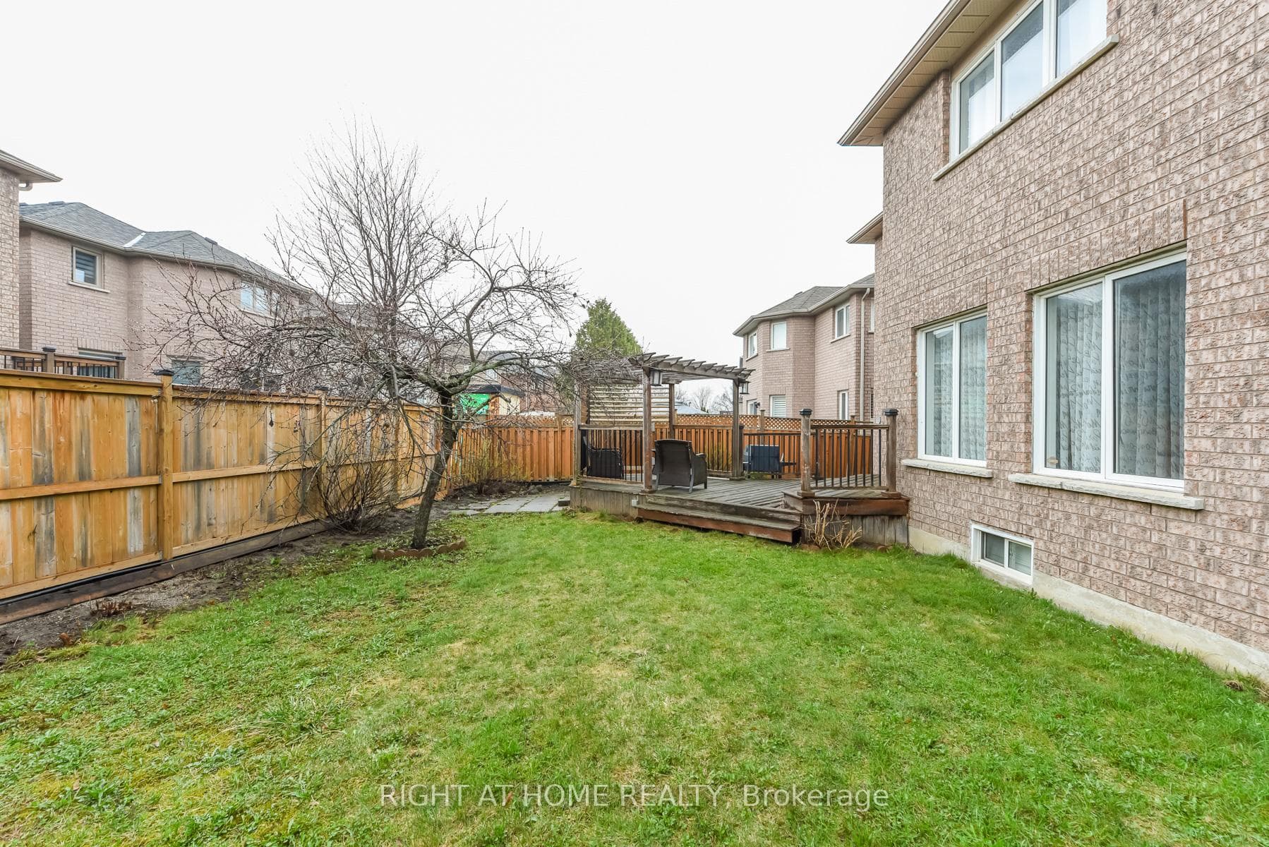 105 Panorama Crescent photo 31