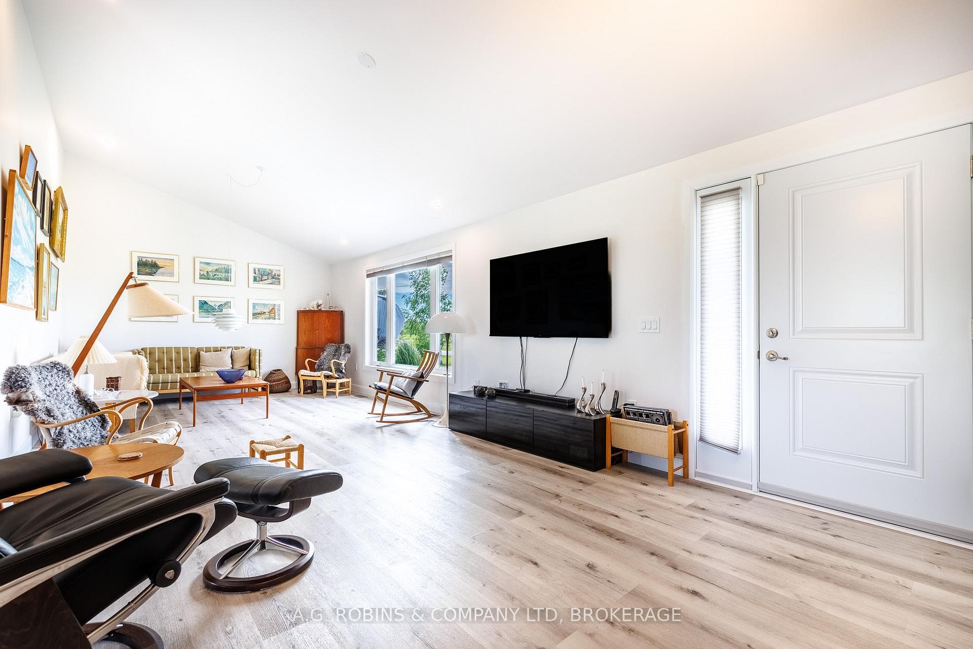 11716 LAKESHORE Road photo 8