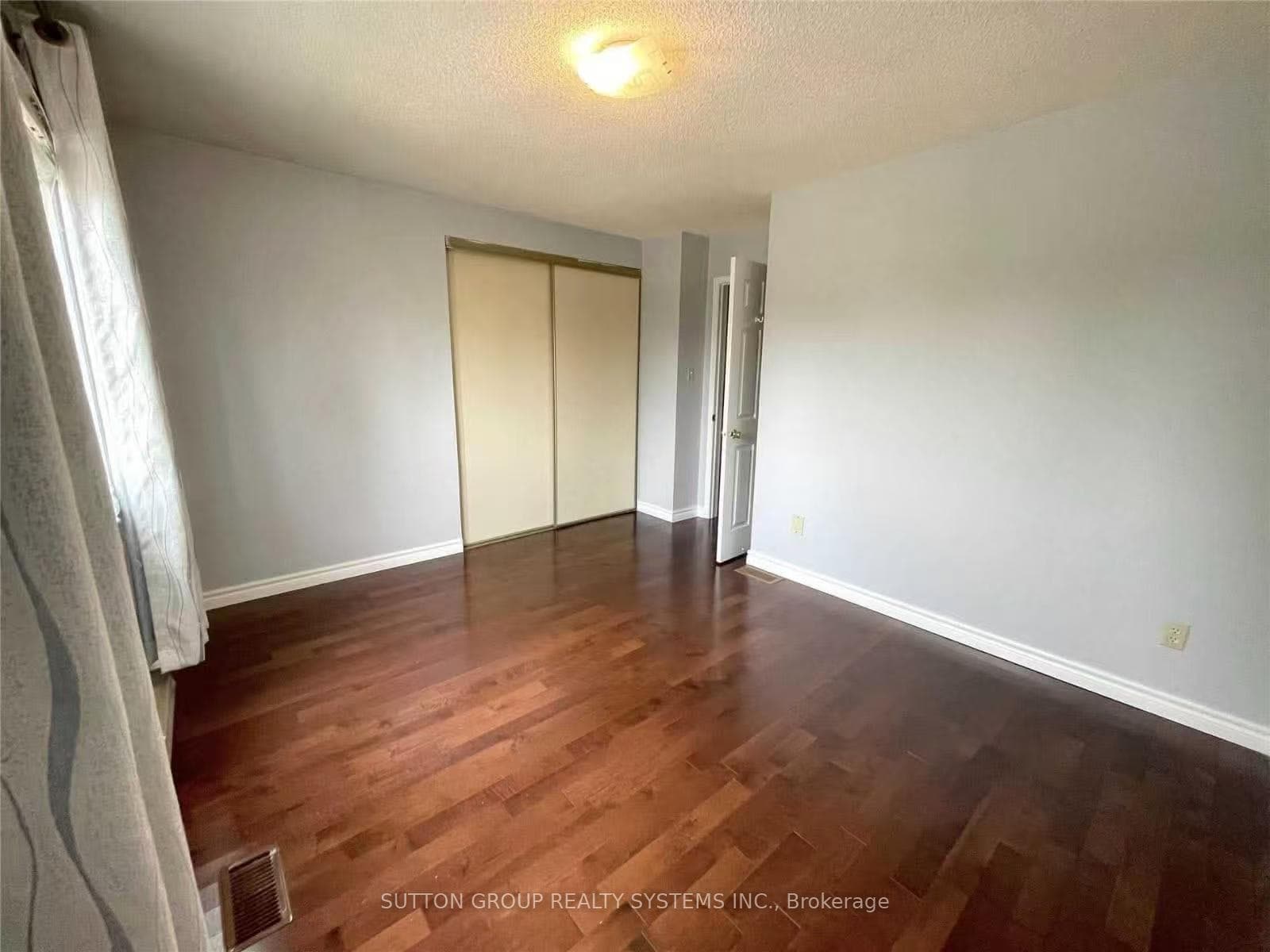 2275 Credit Valley Road Unit 100 photo 13